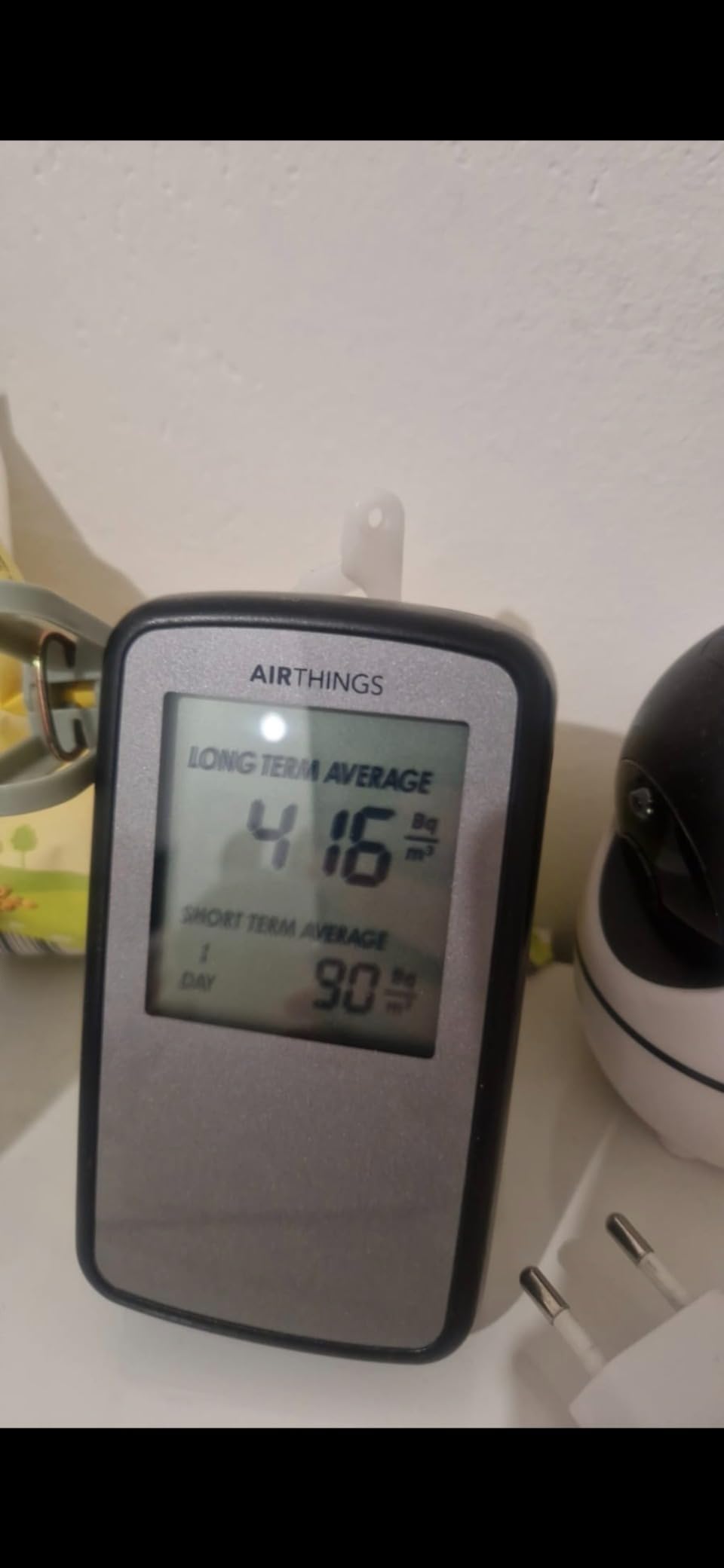 Airthings Corentium Home rilevatore radon display LCD a batteria