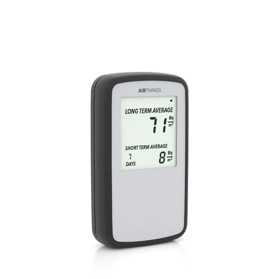 Airthings Corentium Home rilevatore radon display LCD a batteria