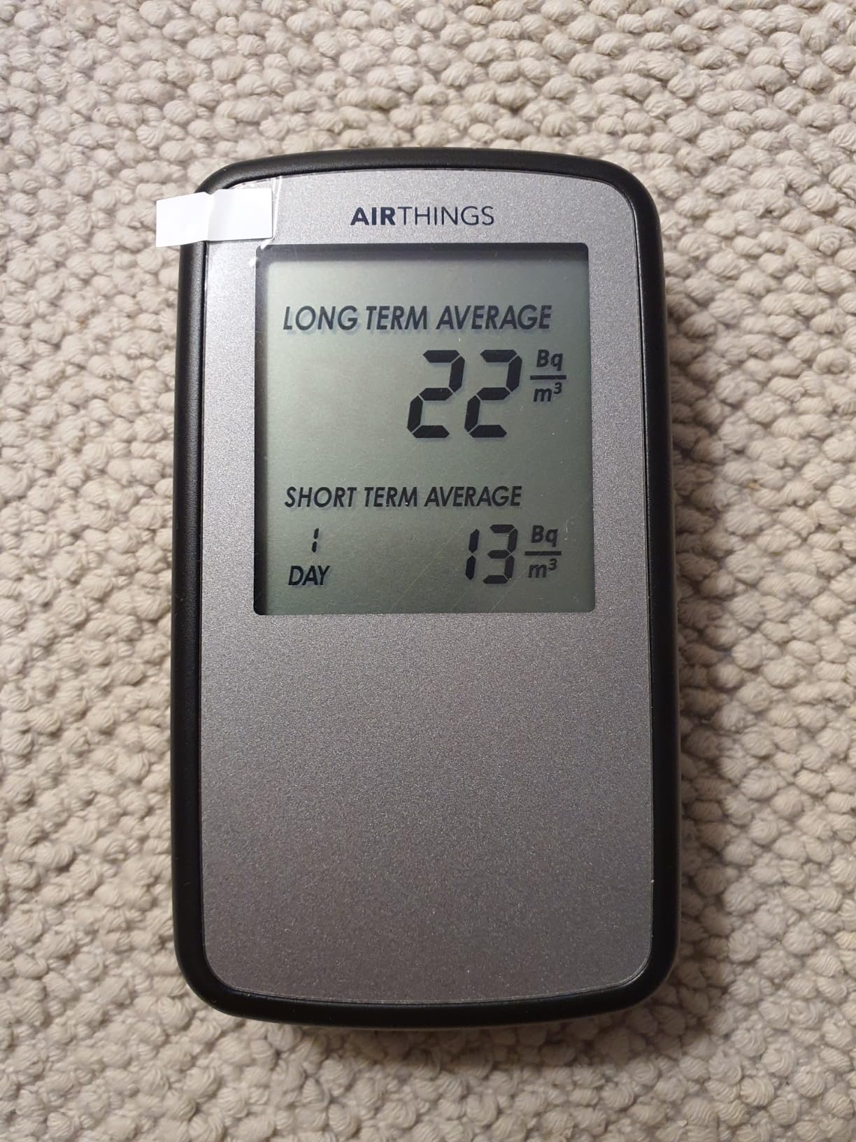 Airthings Corentium Home rilevatore radon display LCD a batteria