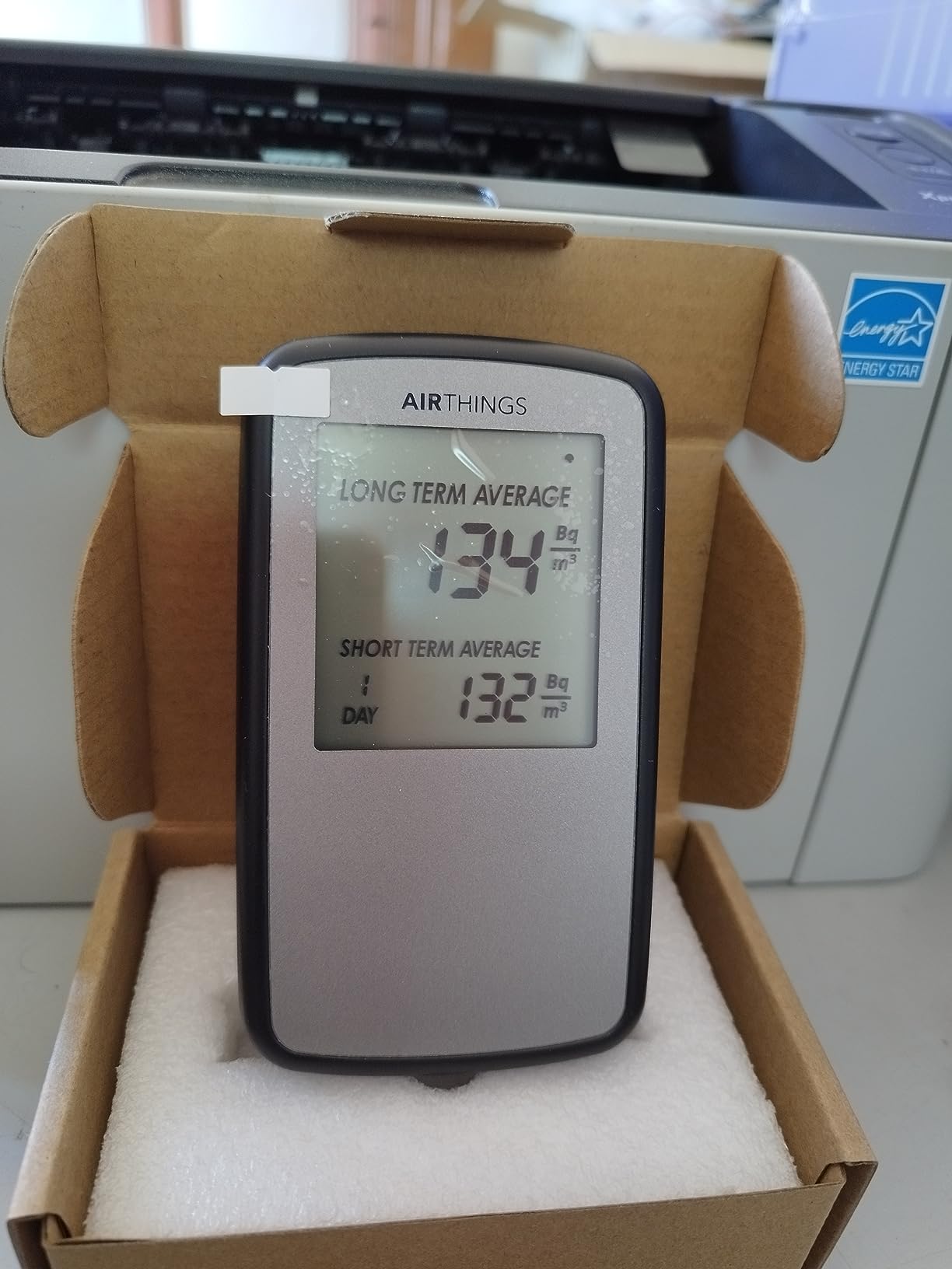 Airthings Corentium Home rilevatore radon display LCD a batteria
