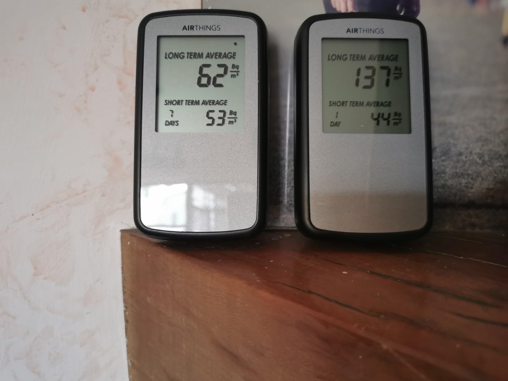 Airthings Corentium Home rilevatore radon display LCD a batteria